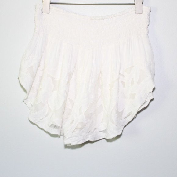 Free People Lace Kadek Shorts Off White Smocked Floral Cutout Size Large H13520 - Picture 10 of 10